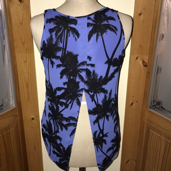 Split Back Express Tank - Picture 2 of 2